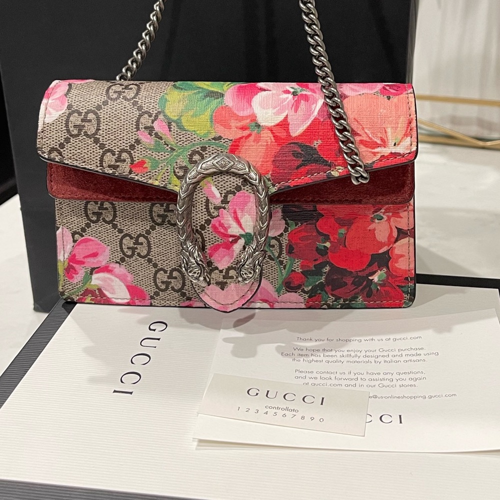 Gucci Dionysus GG blooms Super Mini Bag.